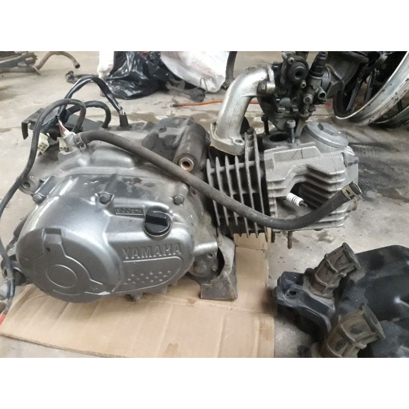 Nguyên cục máy ya sirius.rin rã xe.nguyên xi.chưa bung.còn được.có luôn bộ bình xăng con rin.