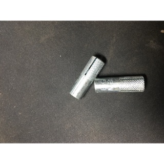 Tắc kê Đạn ( nở đạn )M8 giá 1c