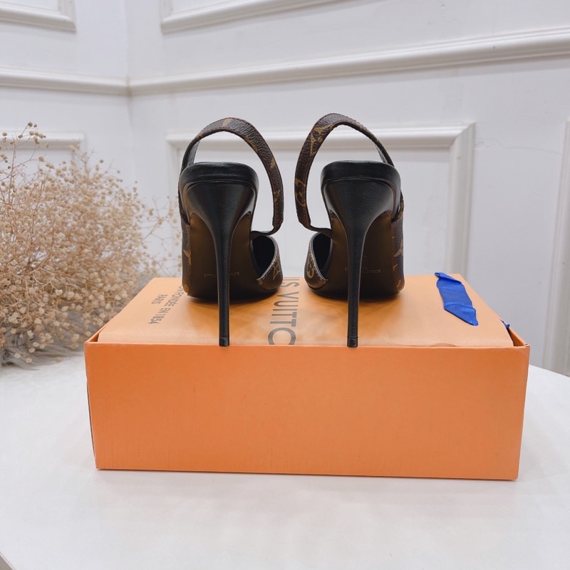 Sandal khoét eo dáng gót đũa 11f về lại sll rồi đây ạ ✔Sz 35-39  ✔Full box, bill túi Giá 530