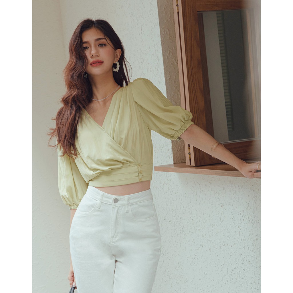 Áo croptop xếp nhăn cổ chéo tay bồng nữ Air Space 2121821024