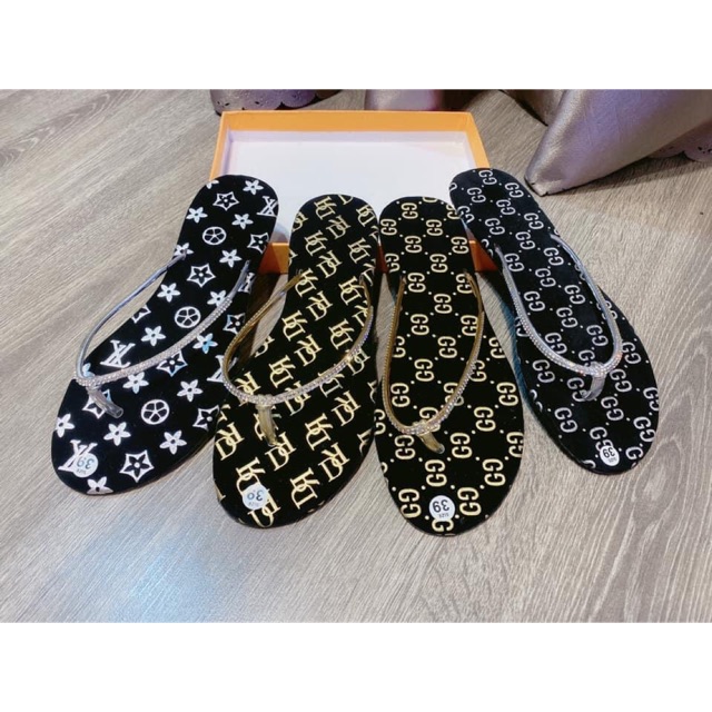Sỉ dép xỏ ngón
