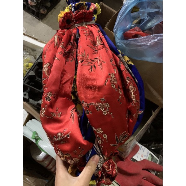 áo lồng gấm cho khuyên