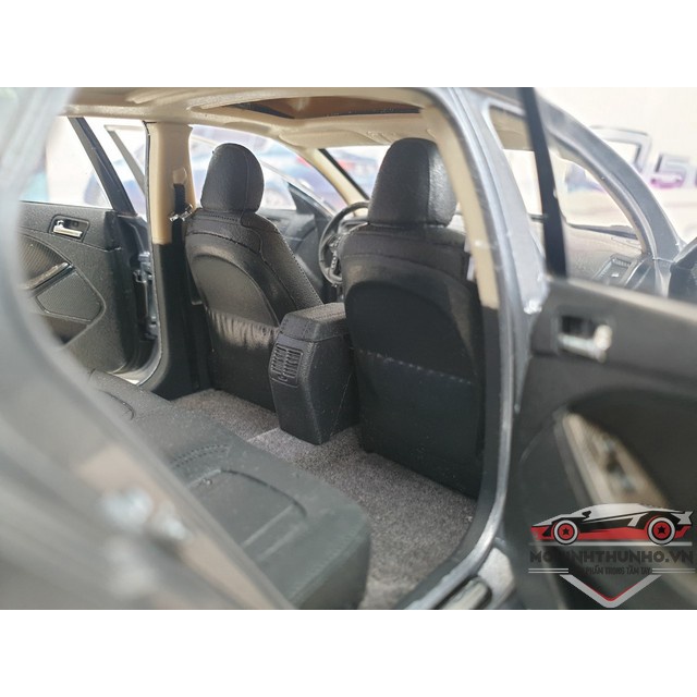 Xe mô hình Kia K5, tỉ lệ 1:18, Dealer