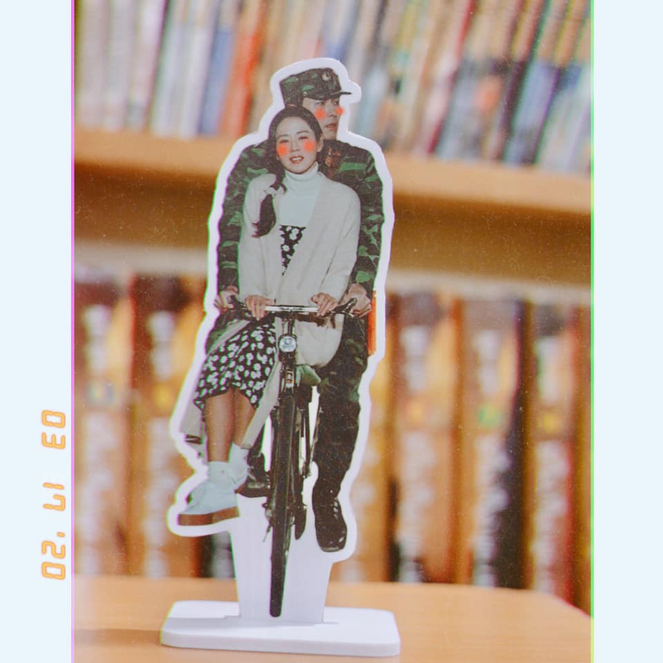 Standee để bàn Hạ cánh nơi anh BINJIN