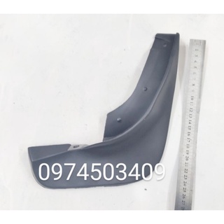 Chắn bùn bánh Mazda 323