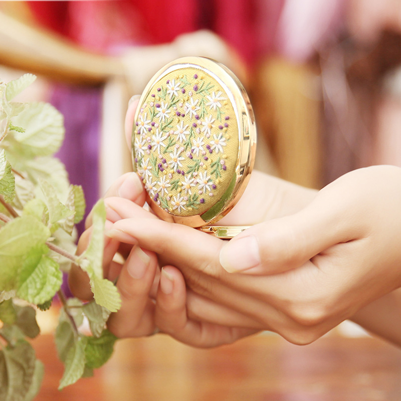 Gương Trang Điểm Họa Tiết Kiểu Thêu Đẹp Mắt