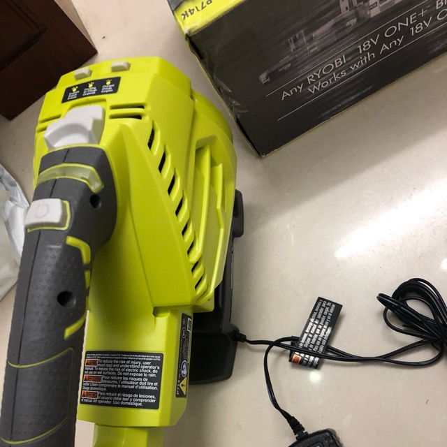 Hút bụi ryobi 18v
