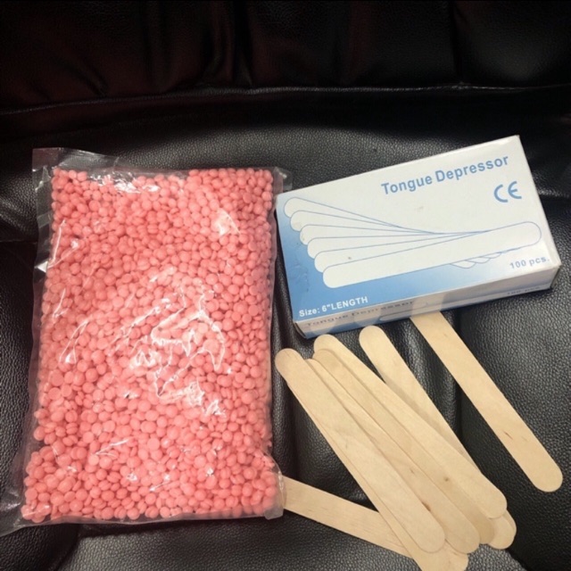 COMBOM 2 MÓN  SÁP WAX LÔNG NÓNG HẠT ĐẬU ( GÓI LỚN 500g ) + HỘP 100 que