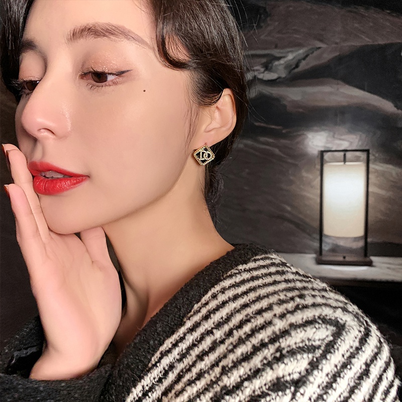 Khuyên Tai Nữ Đính Đá Phong Cách Hàn Quốc Mới 2022