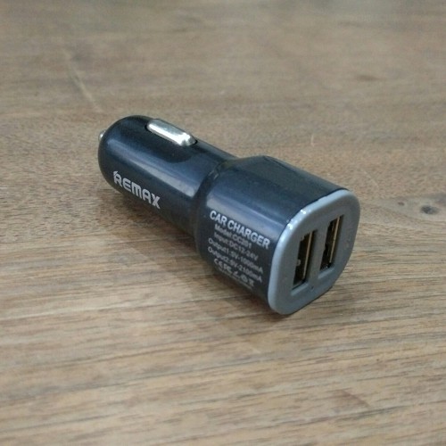 Sạc xe hơi 2 cổng USB Remax CC201