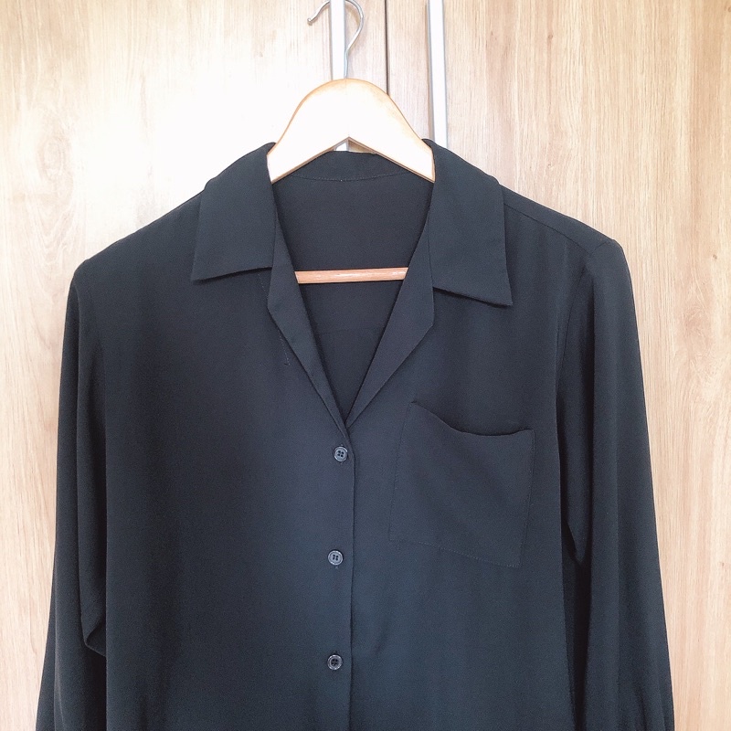 Áo sơ mi đen cổ Vest