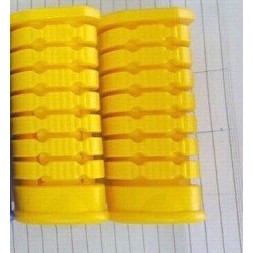 CẶP GÁC CHÂN TRƯỚC CAO SU MÀU CHO DREAM ,WAVE ,CUB