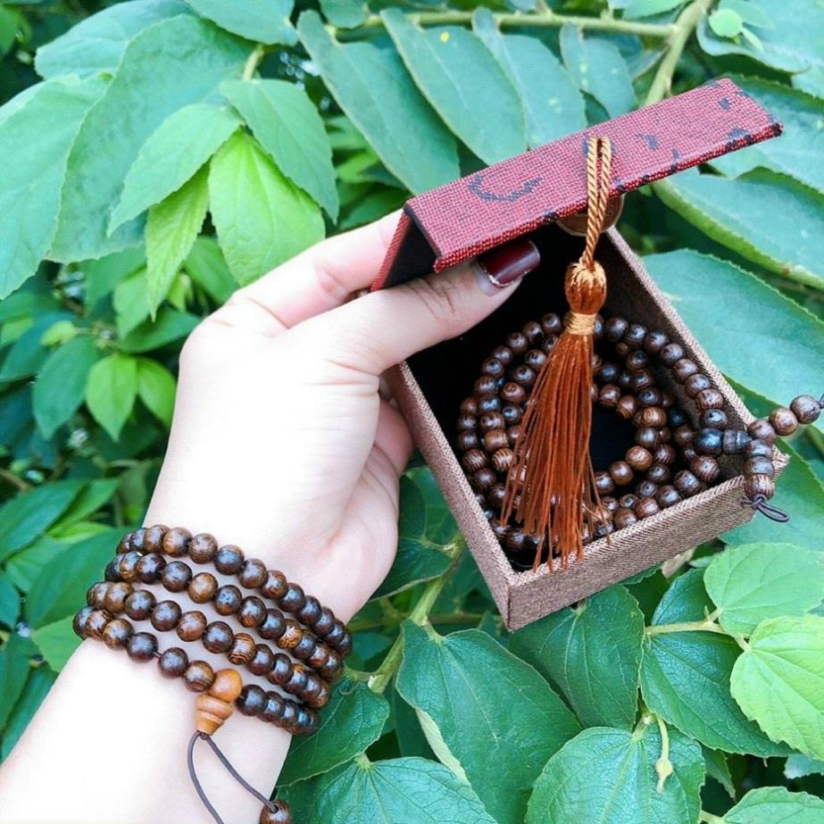 Set Vòng đeo tay Gỗ Trầm Hương Tự Nhiên, Kèm Hộp Gỗ lót lụa đựng vòng.