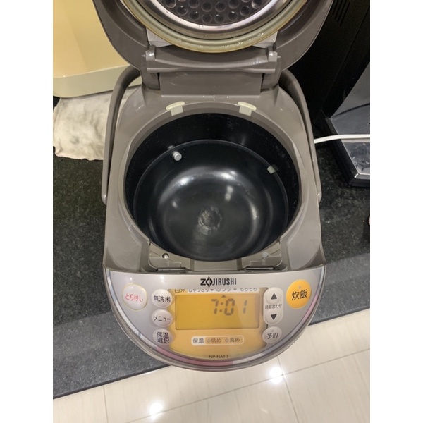 Nồi cơm Nhật zojirushi np-na10. áp suất cao tầng