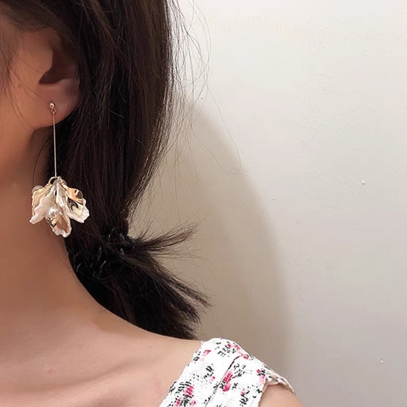 Bông tai hoa rơi đính hạt