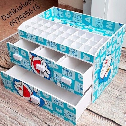 Kệ mỹ phẩm 3 tầng đặc biệt doraemon 30 ô son