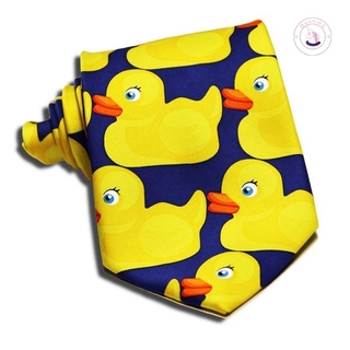 Cà vạt hình chú vịt vàng trong phim How I Met Your Mother của Barney Stinson