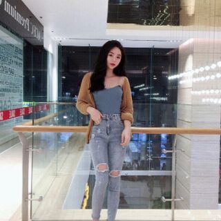 Quần jeans nữ rách gối