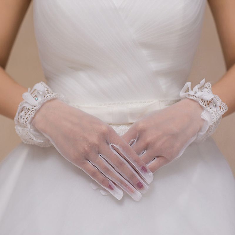 Găng Tay Ren Lưới Hở Ngón Đính Đá Cho Cô Dâu