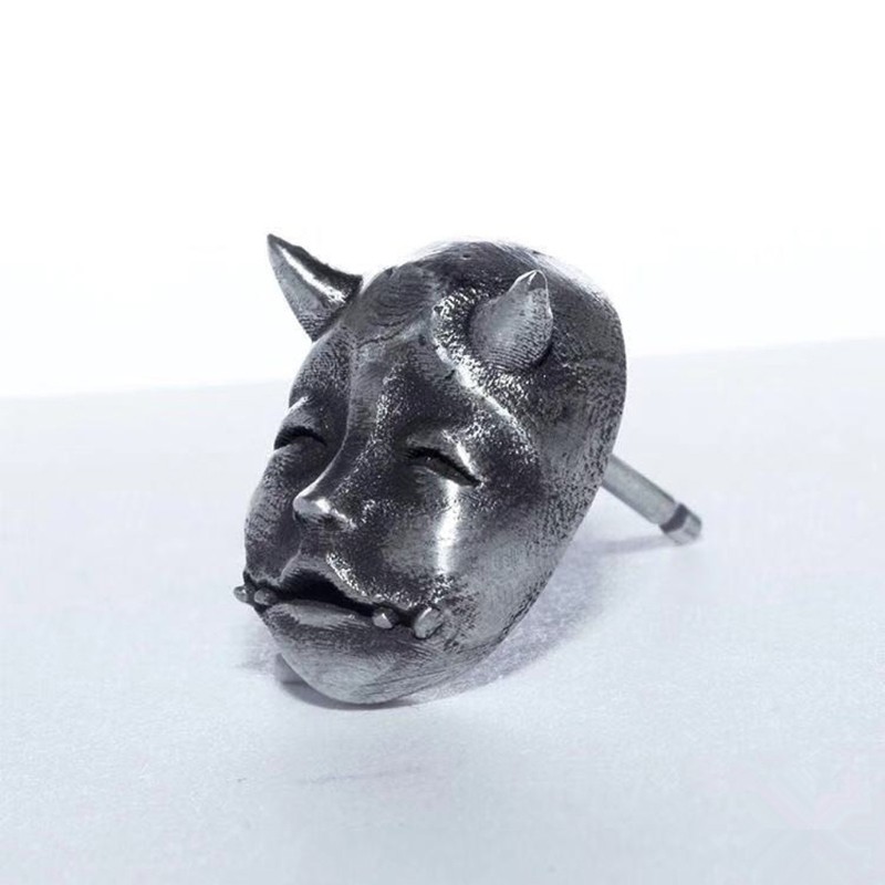Khuyên tai hình mặt tiểu quỷ phong cách Gothic cá tính độc đáo