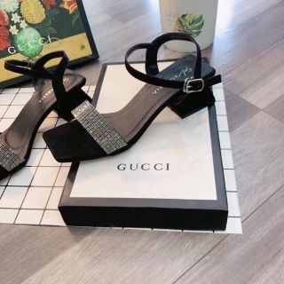 Sandal quai ngang đính đá