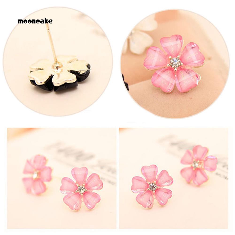 Khuyên tai hoa mạ bạc đính đá thanh lịch