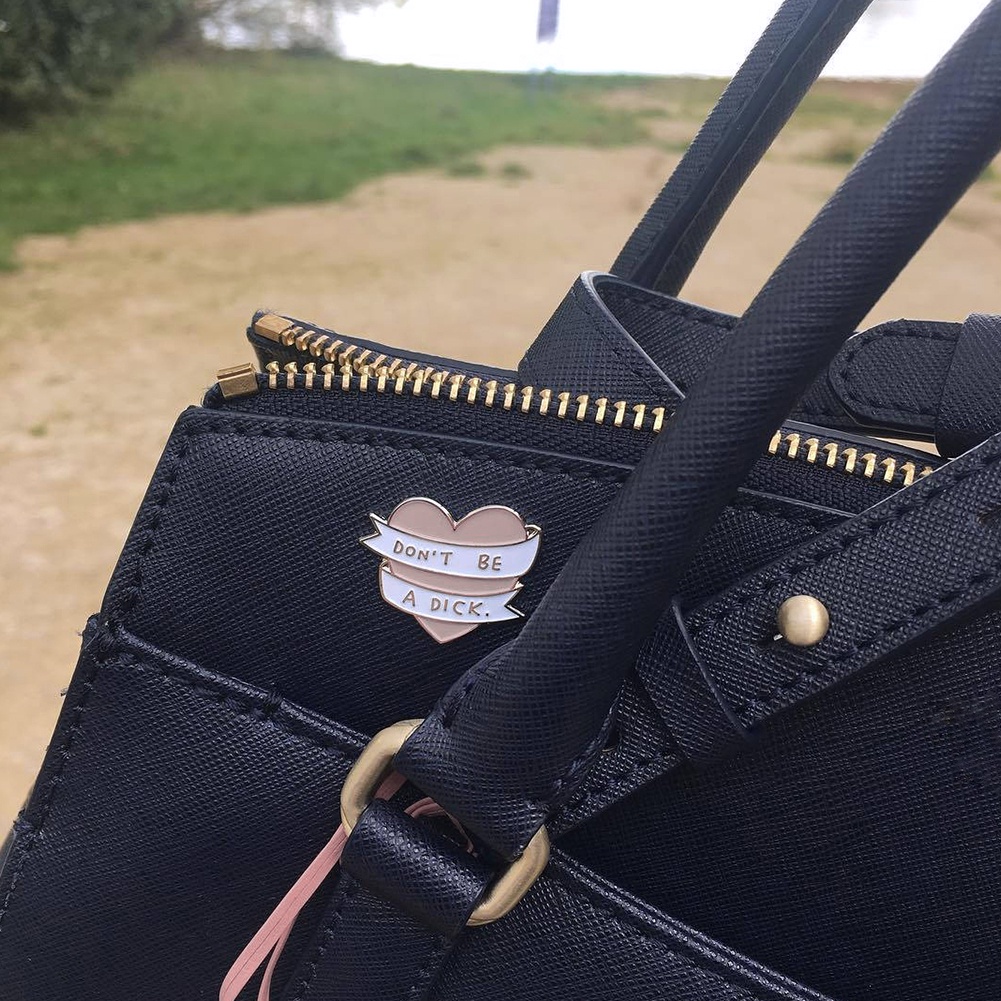 Ghim cài áo hình trái tim xinh xắn dành cho nữ