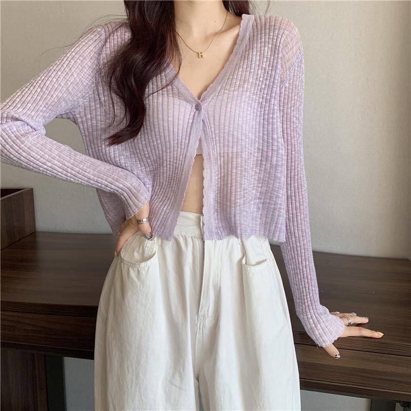 Khoác len giấy mỏng dáng lửng cài cúc.