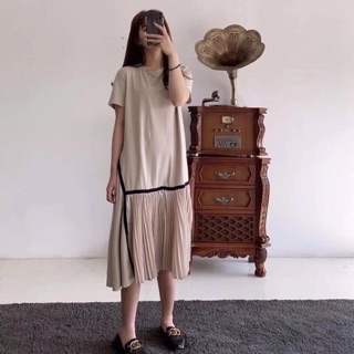 Váy xuông xếp ly