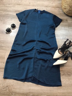 ▪️ Đầm suông lụa xanh navy xếp ly