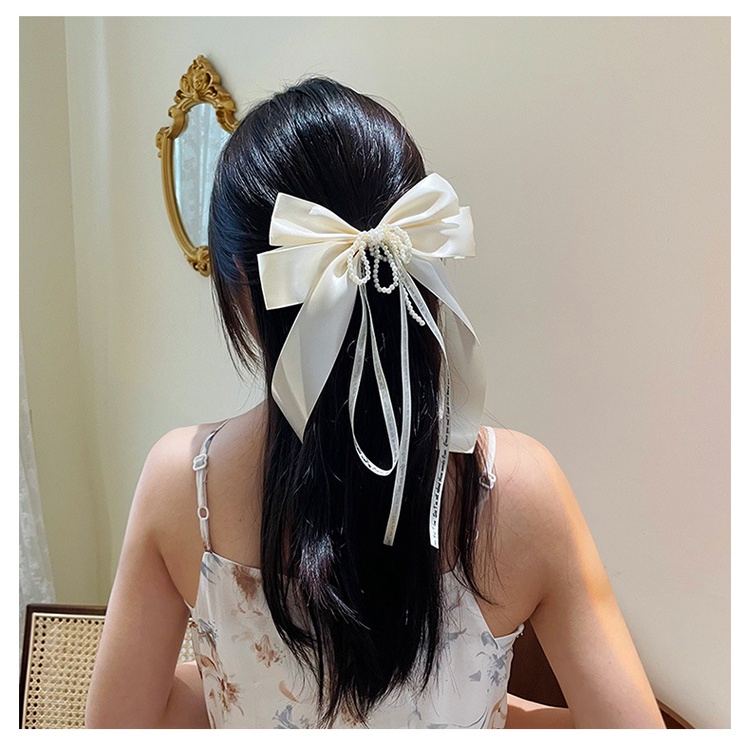 Kẹp tóc cài lông đuôi hươu đen với viền ngọc trai