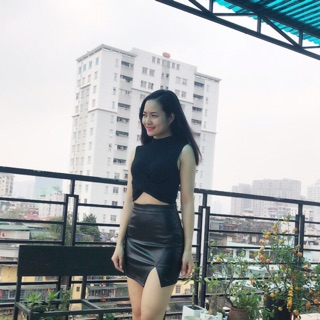 Set áo ba lỗ xoắn eo, chân váy da