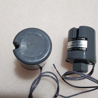 Rơ le máy bơm tăng áp ren 14mm( ren to)