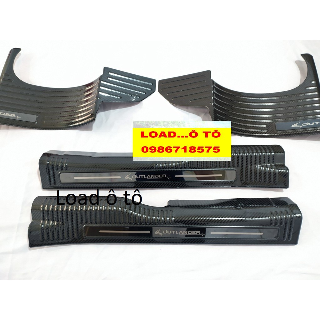 Ốp Bậc Chân, Nẹp Bước Chân Trong Xe Mitsubishi Outlander 202022-2018 Mẫu Carbon Cao Cấp