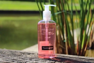 Gel rửa mặt neutrogena visibly clear gel