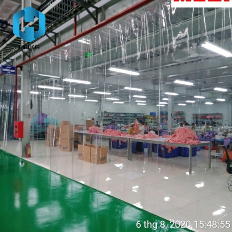 Rèm kéo Sun màng nhựa khổ rộng kéo dồn lại che chắn khu vực rộng , ngăn lạnh cản gió cản bụi