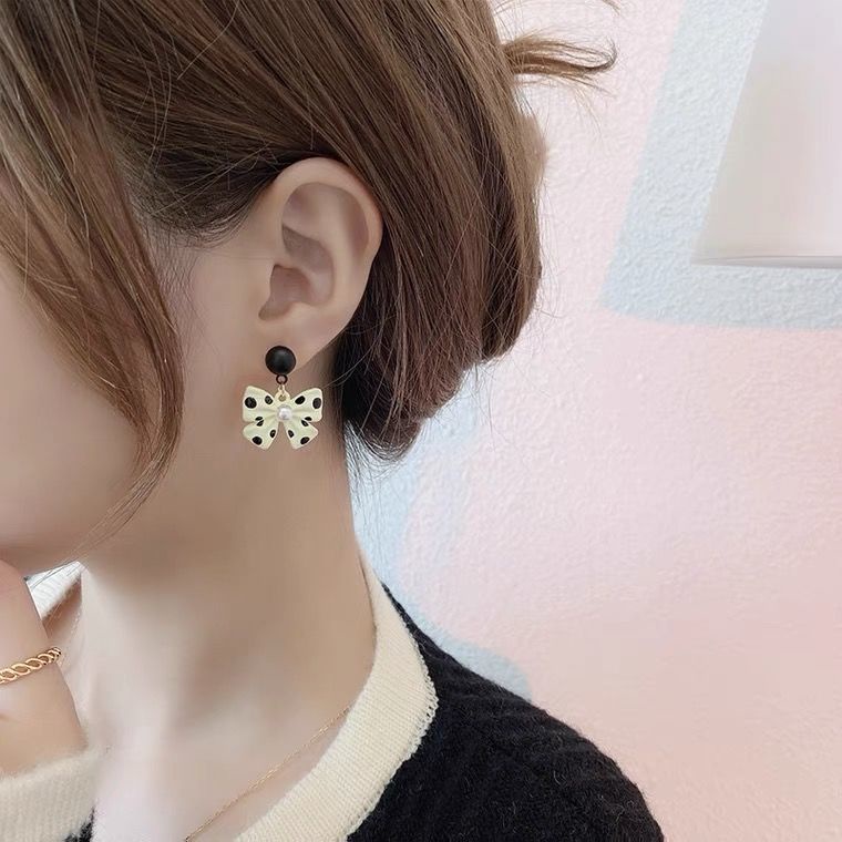 Khuyên Tai Hình Nơ Chấm Bi Đen Phong Cách Ngọt Ngào Cổ Điển