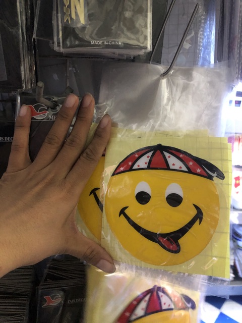 Tem mặt cười dán xe máy