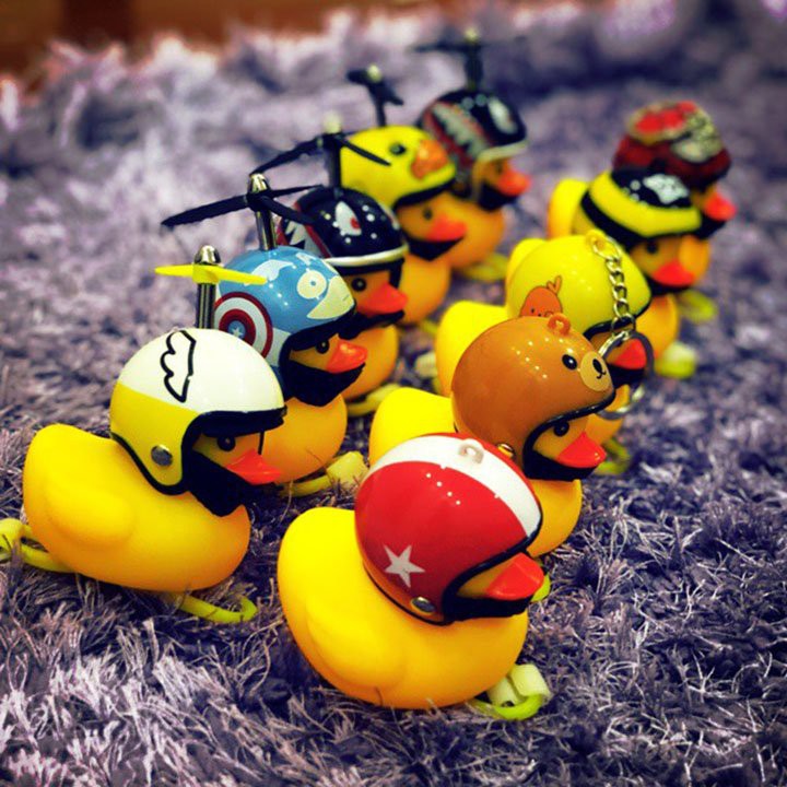 COMBO 3 Vịt con đội mũ bảo hiểm gắn chong chong gắn xe máy xe đạp