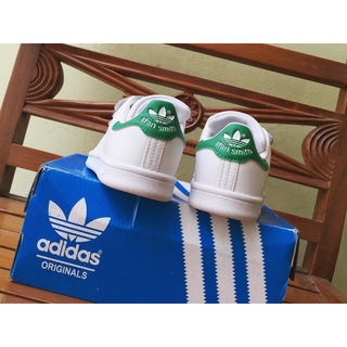 Giày sneaker trắng gót xanh lá