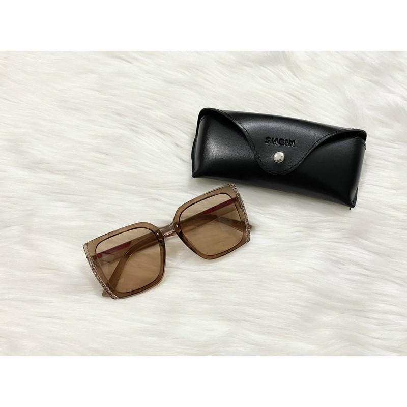 Kính Shein sang sịn mịn ạ, Có Mail mua hàng tại web của hãng.