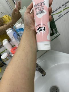 Tẩy bào chết white milk shine 320ml