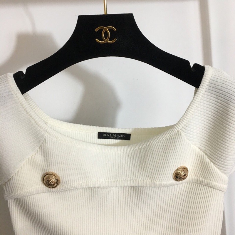 Áo len thiết kế Balmain dáng croptop hở lưng siêu xinh nên có vào mùa hè