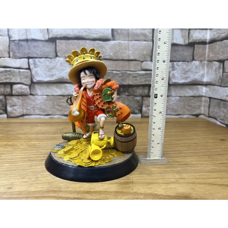 Mô hình - Monkey D. Luffy hủ vàng - Onepiece