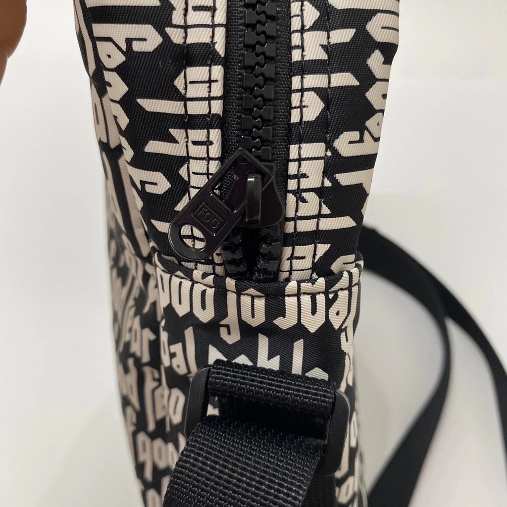 Túi đeo vai in họa tiết Fear Of GOD kiểu dáng thời trang cho nam và nữ phong cách năng động