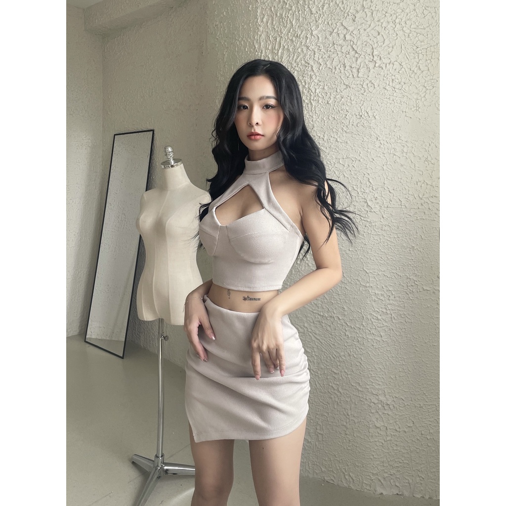 Set áo cúp ngực cổ lọ và chân váy xéo nhún thun Loulou Set - Tipblu