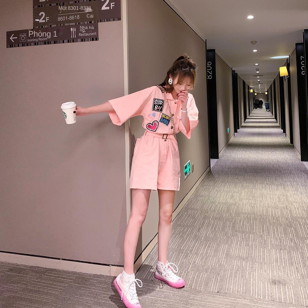 ❁۩❇Jumpsuit nữ 2021 chiên đường phố mùa hè mới retro phong cách Hồng Kông lỏng lẻo Hàn Quốc eo cao quần short nhỏ