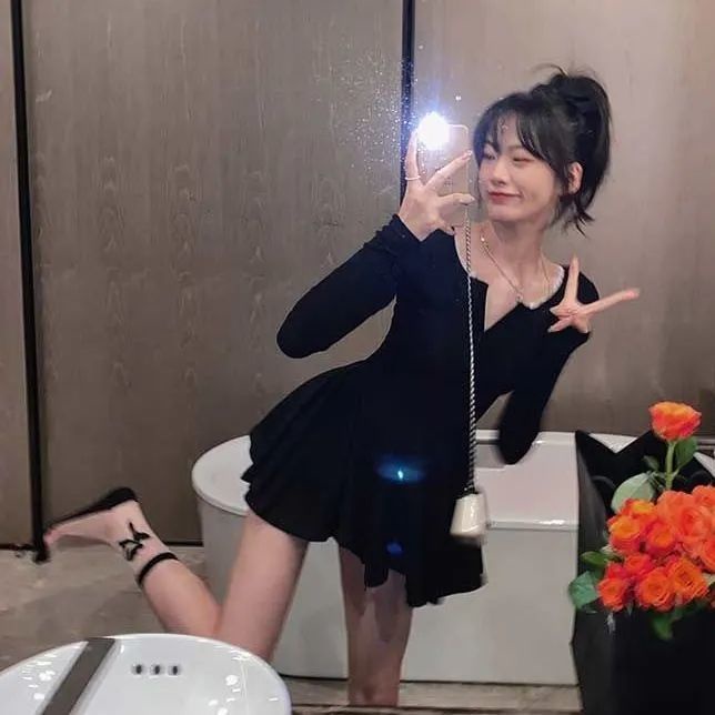 Đầm COZOKC tay dài cổ chữ V thiết kế nhấn eo phong cách quyến rũ
