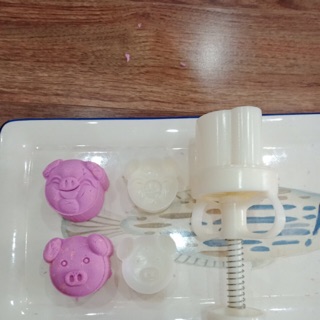 Khuôn tt mặt heo 50g