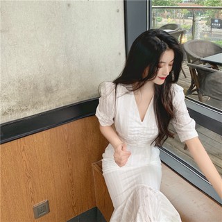 đầm đuôi cá dáng dài cổ V dịu dàng
